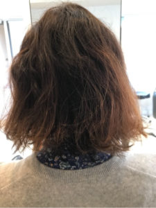 細くて広がる髪を太くしておさめます