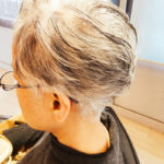 白髪をベースにメッシュを入れました